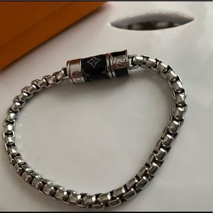 MONOGRAM  SILVER CHAIN BRACELET